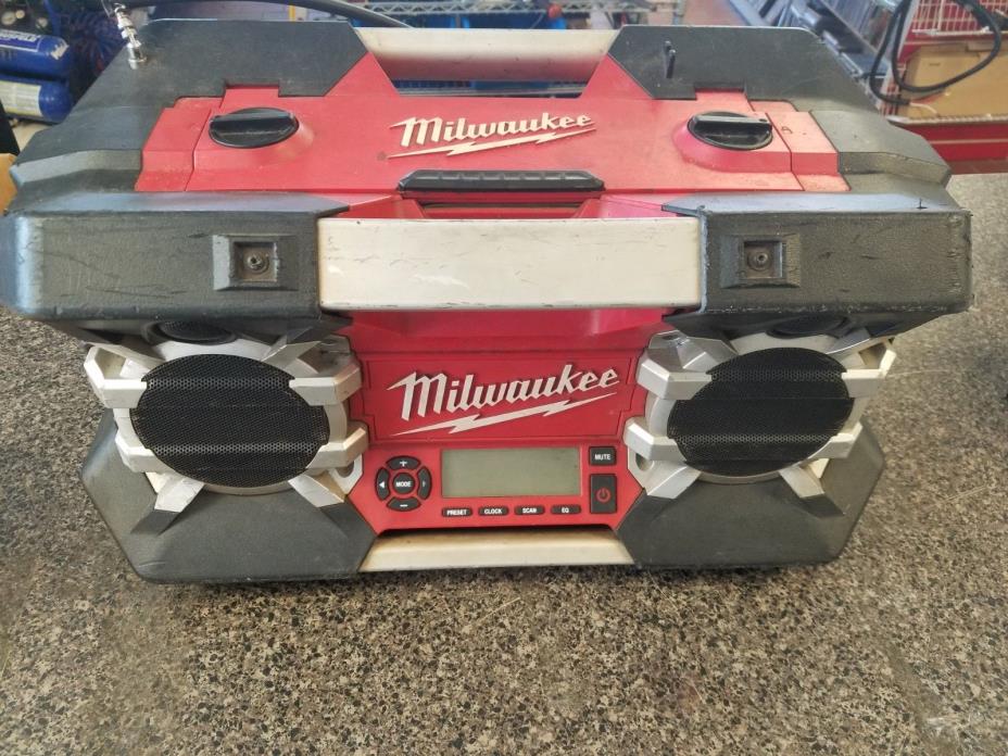 Milwaukee Jobsite Radio 2790-20 12V-28Volt USB Port Speaker System