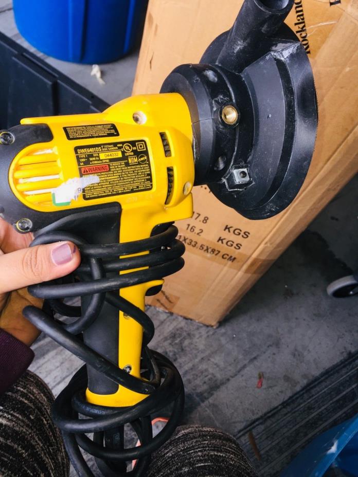 DEWALT 5-in Variable Speed Disc Sander with Dust Shroud DWE6401DS