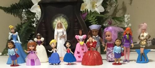 Lot of 14 Dolls: Disney, Barbie/Various Mixed Used NICE collection