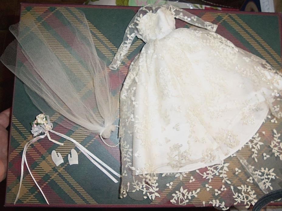 Barbie 1996 - Reproduction Of *1961 WEDDING DAY Bride 17120 Ensemble