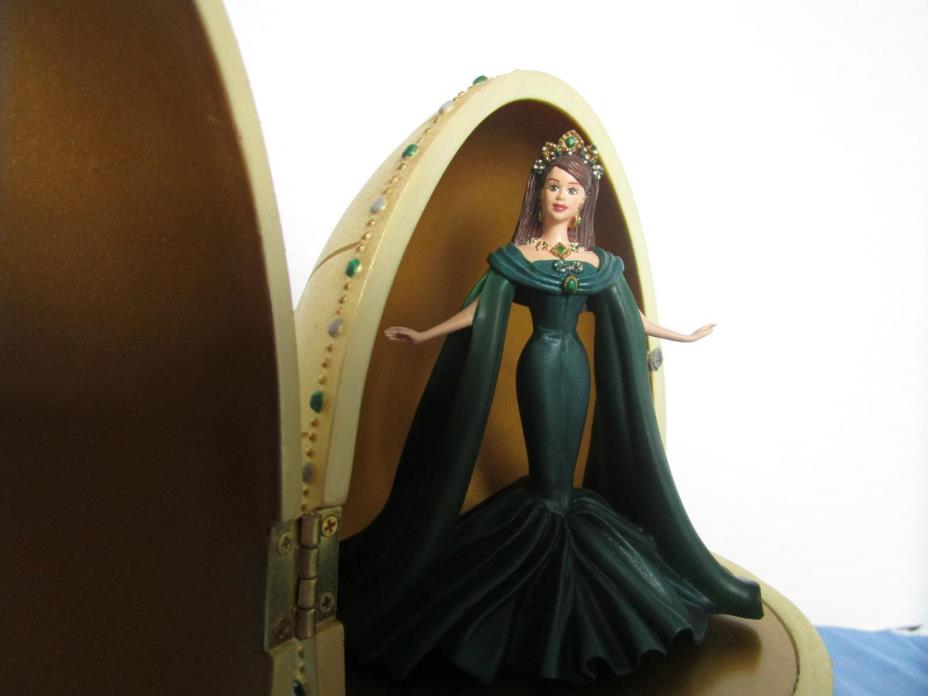 Avon 2000 Empress of Emeralds Barbie Resin Egg Musical NIB F743771