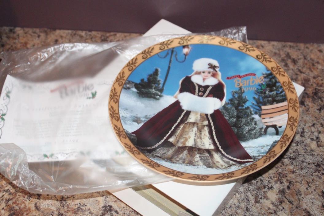 NEW IN BOX: 1996 ENESCO HAPPY HOLIDAYS BARBIE LIMITED EDITION PLATE W/PAPERS