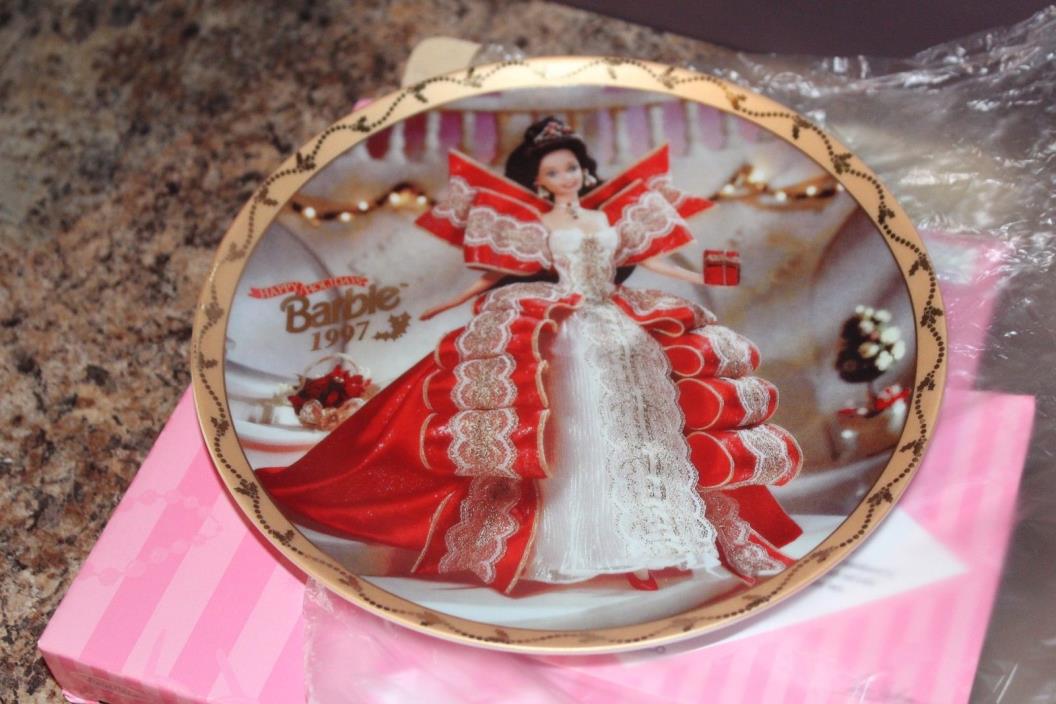 NEW IN BOX: 1997 ENESCO HAPPY HOLIDAYS BARBIE LIMITED EDITION PLATE W/PAPERS