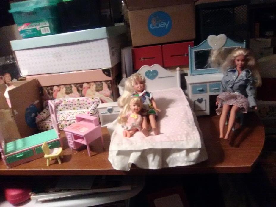 Barbie Bedroom with Furniture with Barbie, Kelly and Stacie included