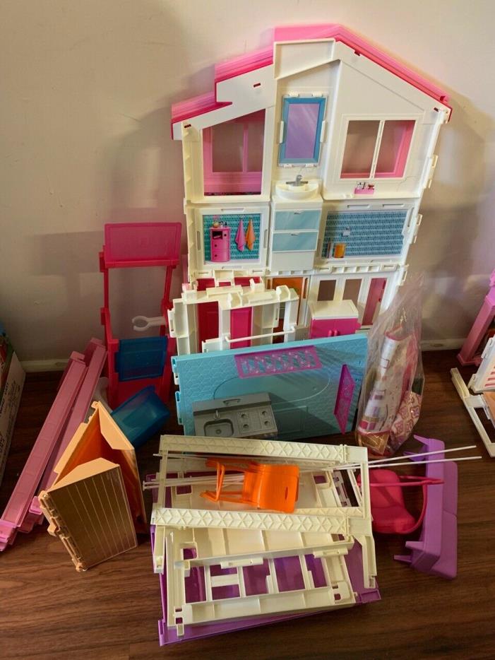 Barbie Mattel DLY32 Barbie Pink Passport 3-Story Townhouse READ!