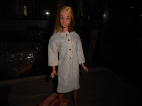 RARE EUROPEAN JAPANESE VINTAGE BARBIE LOVELY PIQUE COAT w SHANK DIAMOND BUTTONS