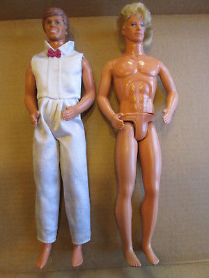 4 Vintage Mattel Ken & Barbie Doll molded brown hair & blonde W29