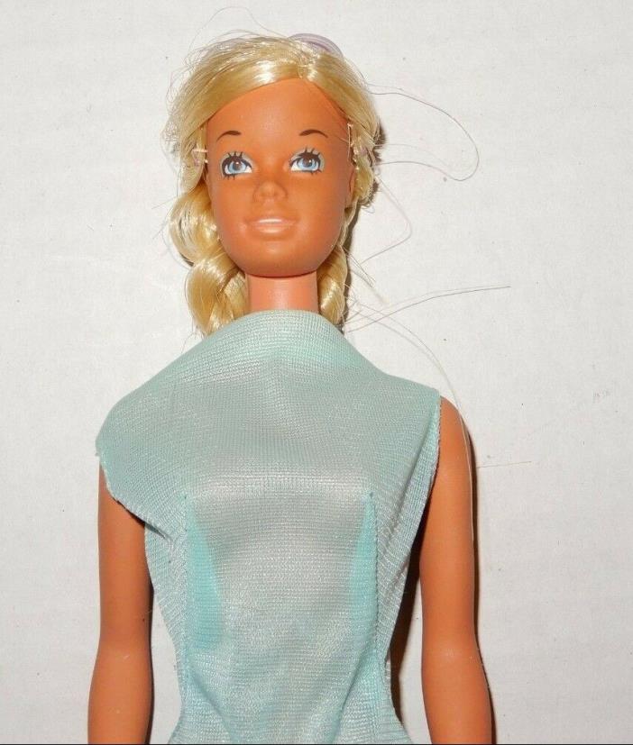 Vintage 1971 Platinum Blonde Malibu Barbie Doll
