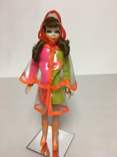 VINTAGE BARBIE BRUNETTE SAUSAGE CURL SKIPPER IN DRIZZLE SIZZLE OUTFIT 1972