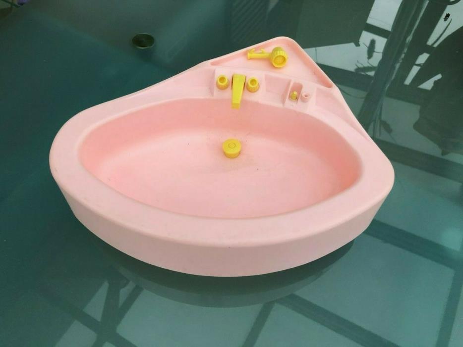 Vintage 1970's Barbie Luxury Bath Tub