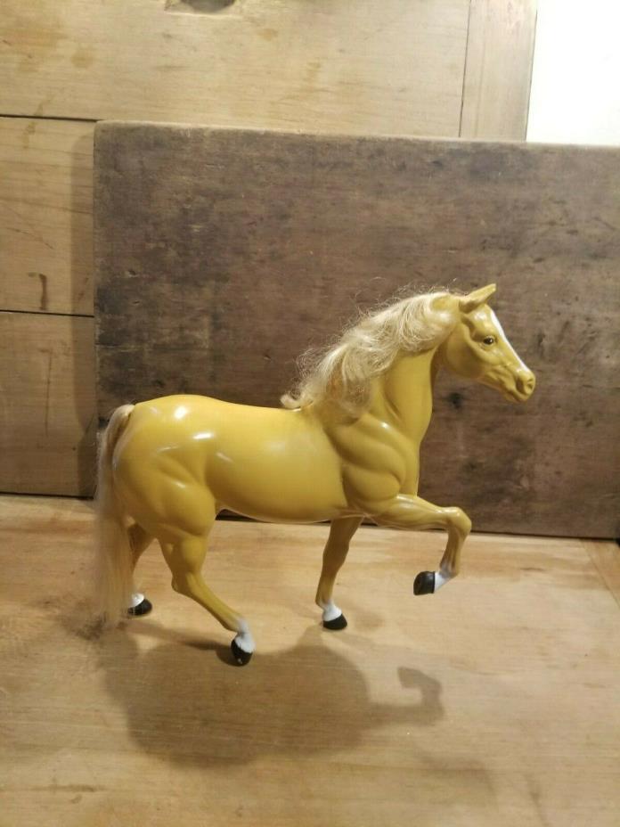 VINTAGE LARGE OLD 1980 MATTEL PLASTIC HORSE - COLLECTIBLE OR BARBIE HORSE- NICE