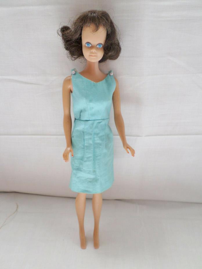 Vintage Midge Barbie Doll Black Hair wearing blue Dress ^^