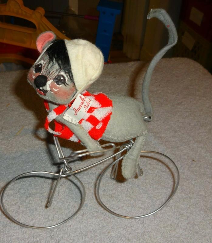 annalee mobilitee mouse doll on bike bycicle