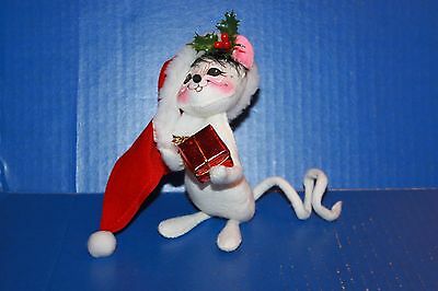 Cute 1999 Annalee Christmas Mouse Holding Gift