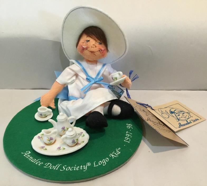 1997-98 ANNALEE DOLL SOCIETY 7” TEA TIME LOGO 9662 WITH TAGS