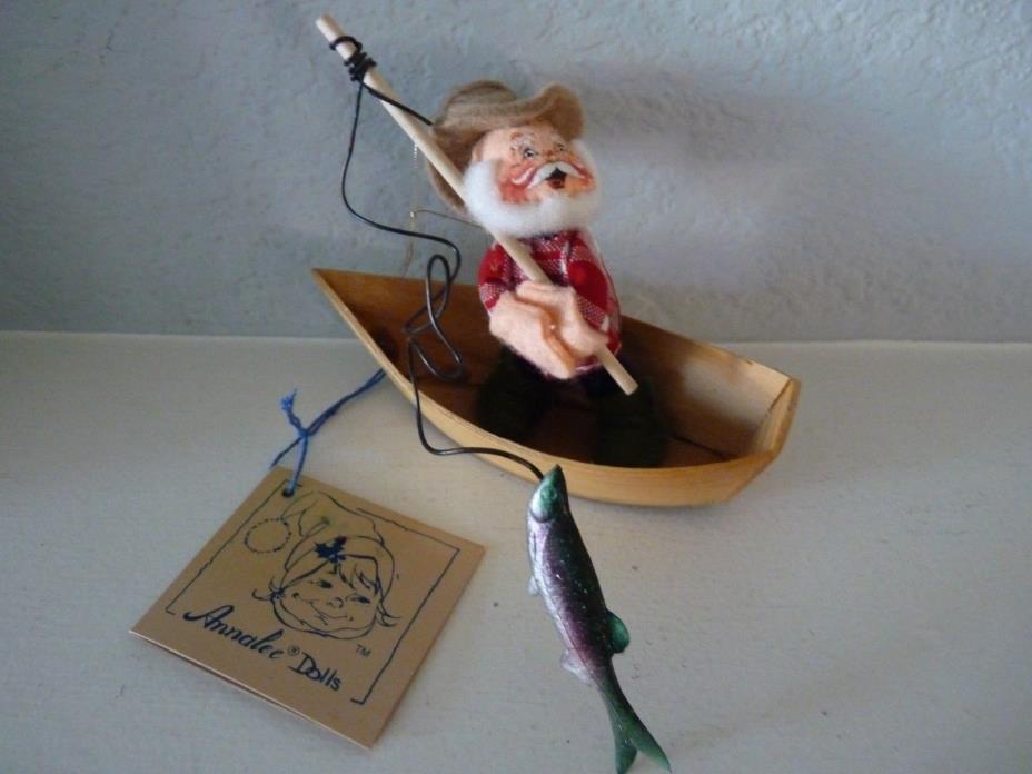1993 Annalee Fishing Santa in Wood Boat Ornament #7836 w/Tag