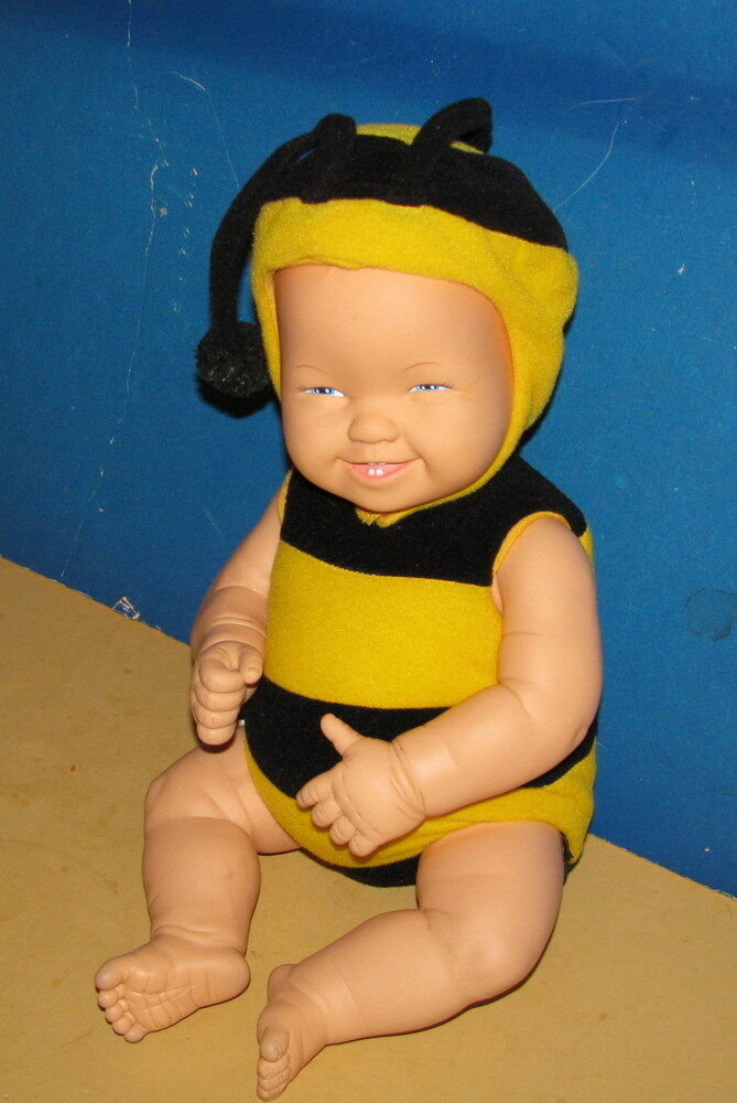 Unimax ANNE GEDDES Bumble Bee Doll/Original Outfit/Very Nice Condition.