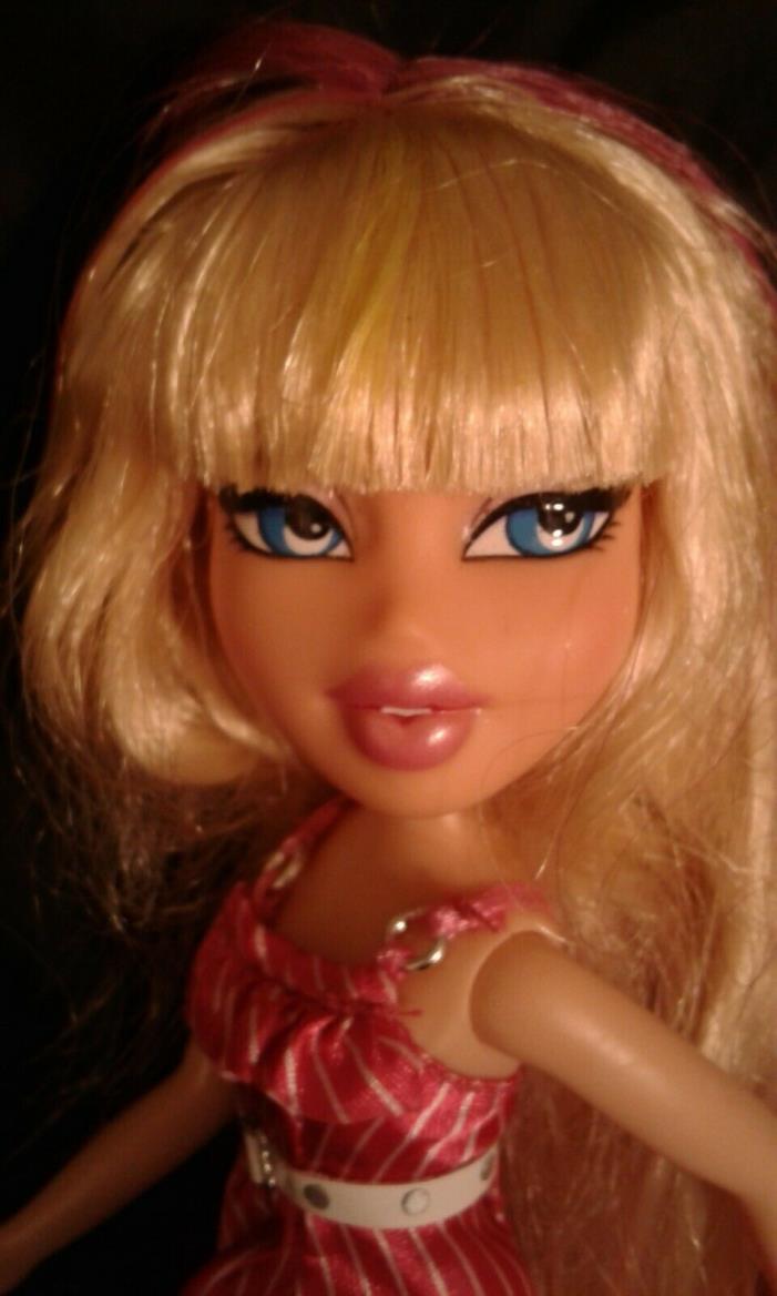 Bratz Doll Blonde & Pink Hair Very Cute Pretty Doll