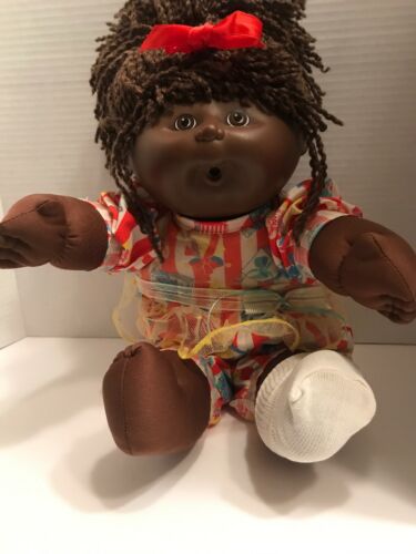 First Edition Cabbage Patch Kid Hasbro, African American 1990 17”Curly Hair GC