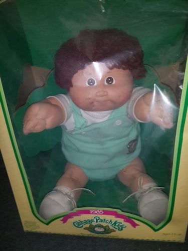 Vtg 1985 Cabbage Patch Kid  Brunette Brn Eyes light blue clothes with elephant.