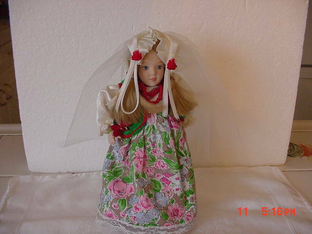 DANBURY MINT BRIDE DOLLS OF THE WORLD -  A BRIDE OF  POLAND  WITH COA