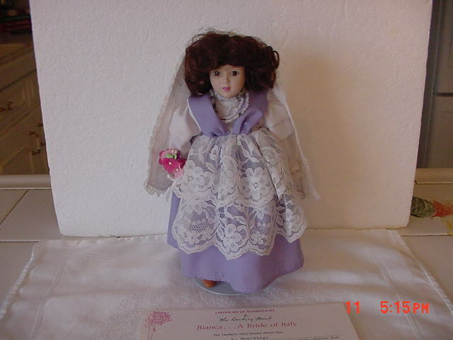 DANBURY MINT BRIDE DOLLS OF THE WORLD -  A BRIDE OF  ITALY  WITH COA