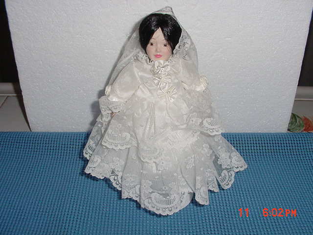 DANBURY MINT BRIDE DOLLS OF THE WORLD -  A BRIDE OF   SPAIN   WITH COA