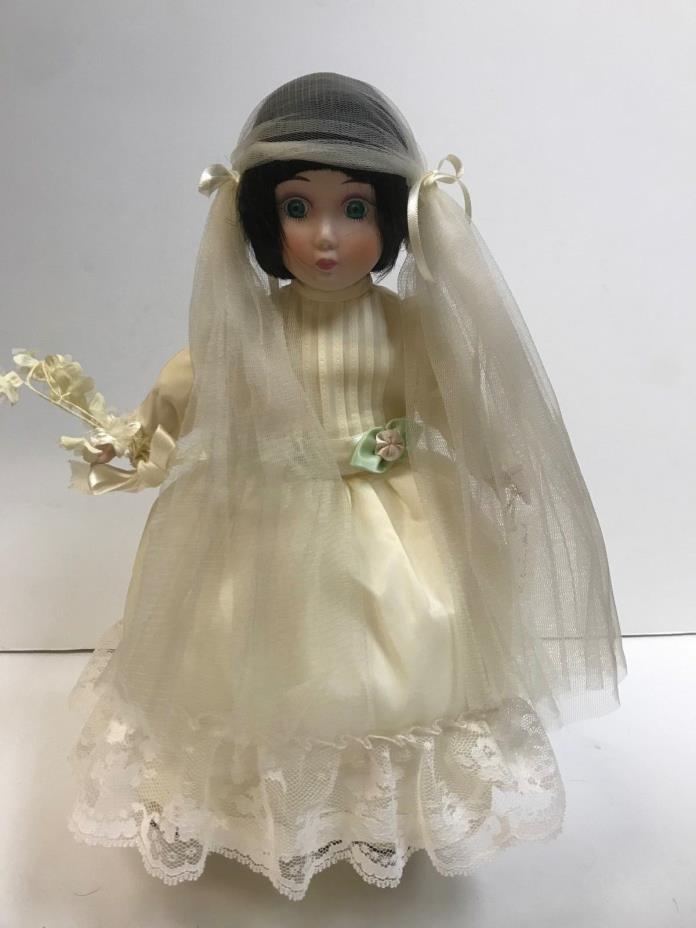 BETSY: A Bride Of The Flapper Period - Danbury Mint Brides of America Doll