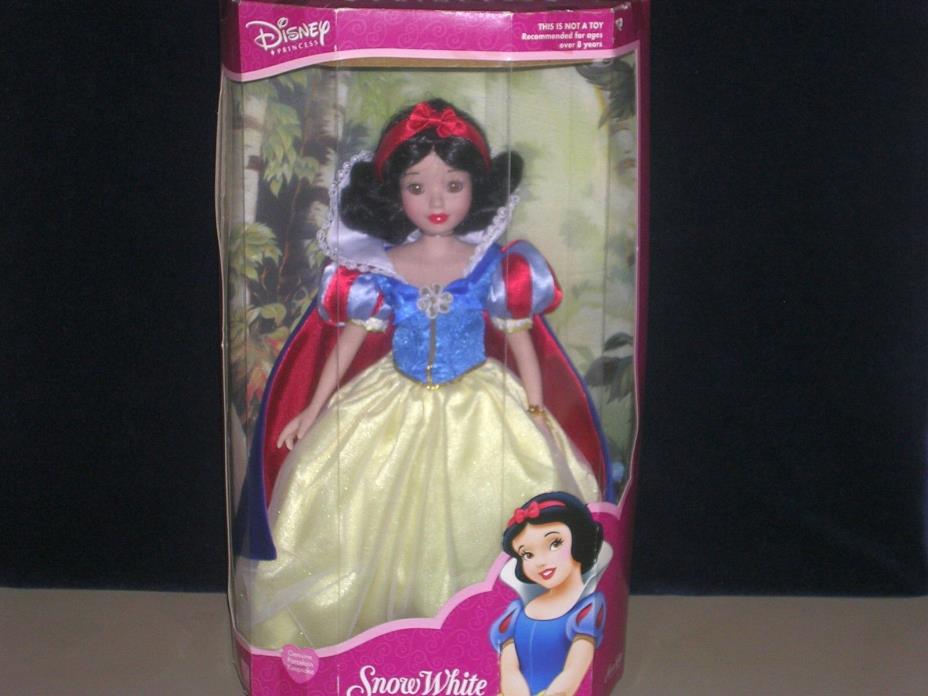Disney New Princess Snow White  Porcelain Doll 16