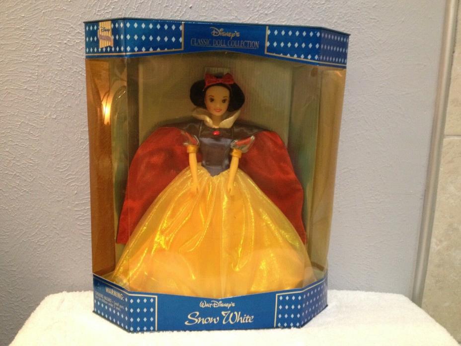 DISNEY EXCLUSIVE CLASSIC DOLL COLLECTION SNOW WHITE NIB