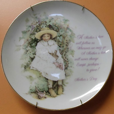 Holly Hobbie Mother's Day Commemorative Collectable Porcelain Plate & Hanger 8