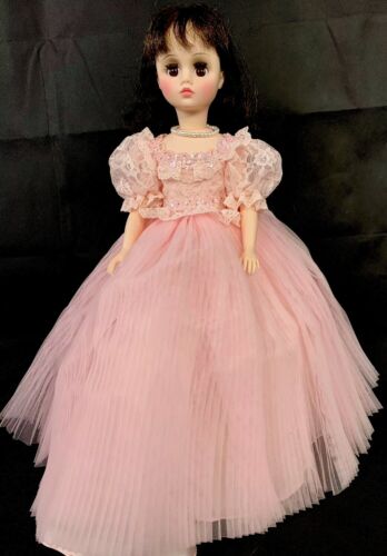 Vintage Madame Alexander Elise BridesMaid doll 18