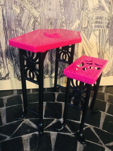 Monster High Beast Bites Cafe Replacement Pub Table and Chair EUC