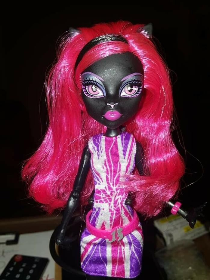 Catty Noir Doll in Londoom, Mattel, Excellent Display Only condition, Rare Find