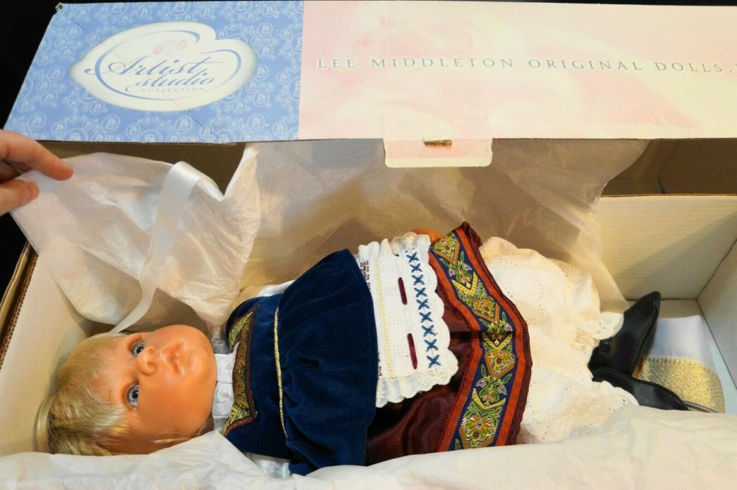 Russia Lee Middleton Reva Schick NIB 19 IN Vinyl 2001 LL Ed 332/1500