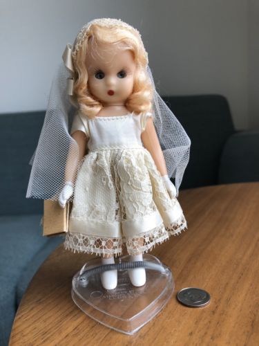 Vintage 1940-50s 5.5in Nancy Ann Story Book Bride Doll with book/purse