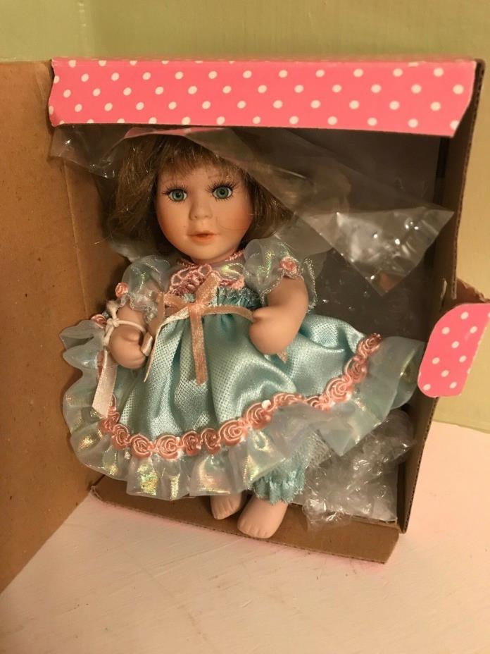 TREASURY COLLECTION PARADISE GALLERIES JUNE PORCELAIN DOLL