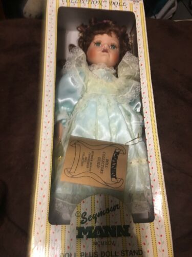 A Connoisseur Collection Doll From Seymour Mann - Collectible
