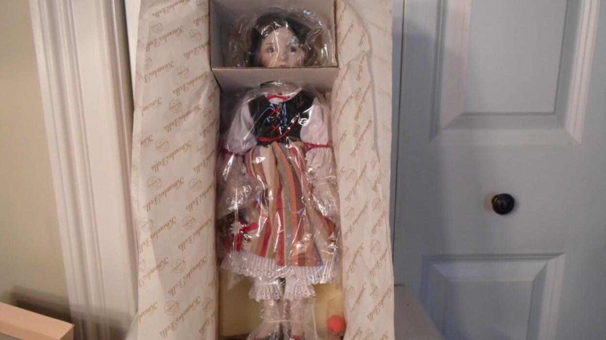 SNOW WHITE DOLL PORCELAIN, BY KNOWLES, NEVER OUT OF THE BOX, APP. 15