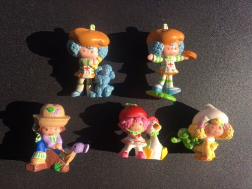 Strawberry Shortcake - 5 PVC Mini Miniature Figurines. Huckleberry & More