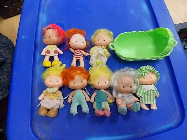Strawberry Shortcake Lot of 8 Vintage Dolls Played With Condition Babies + Crib