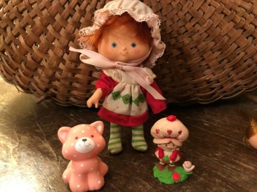 Vintage Strawberry Shortcake Doll, Cat And PVC Figure 1982 Kenner Miniature