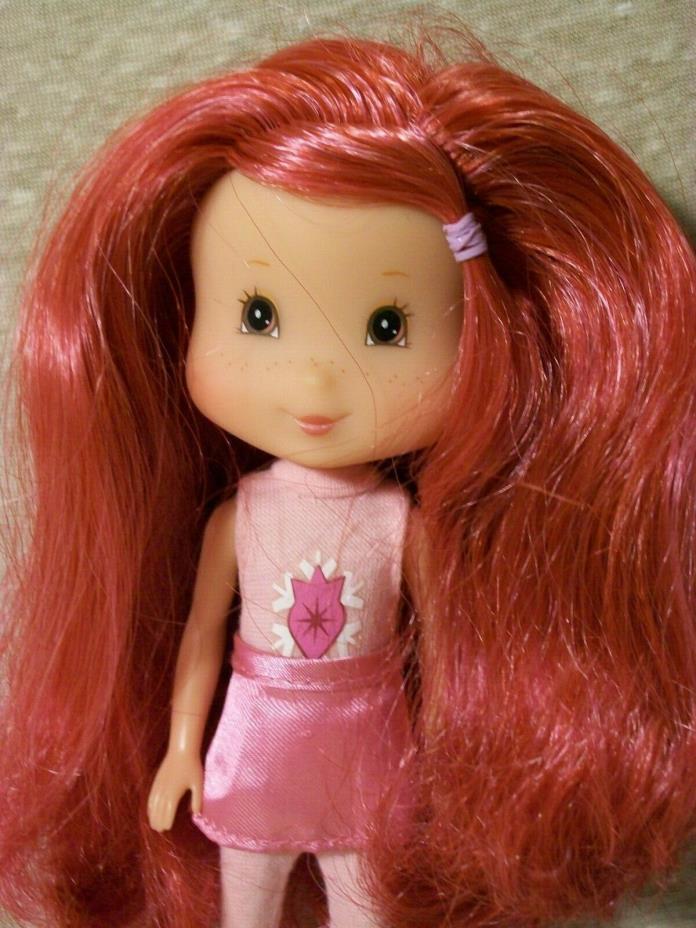 Strawberry Shortcake Doll, Winter Berry Twist Strawberry Shortcake, Scented