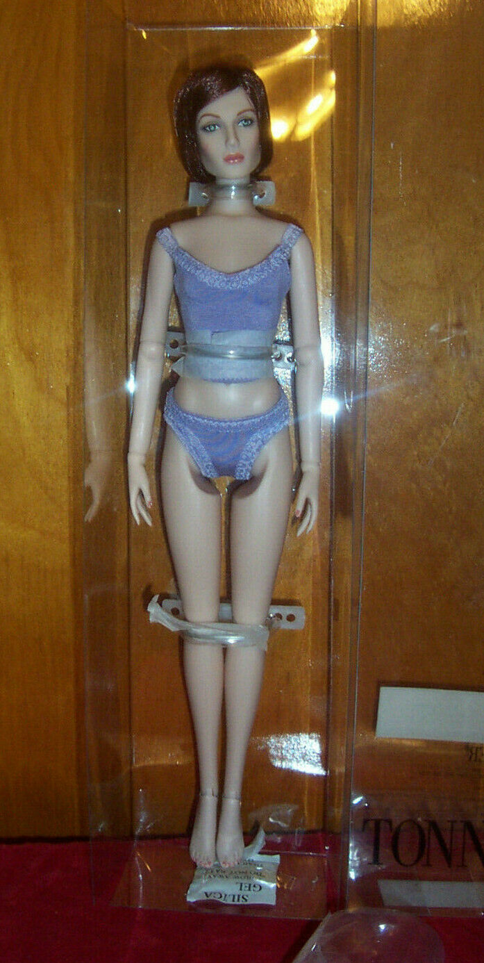 2011 Ultra Basic Gina Dressed Doll,LE 250 Mint Box!Collectors Convention 2011