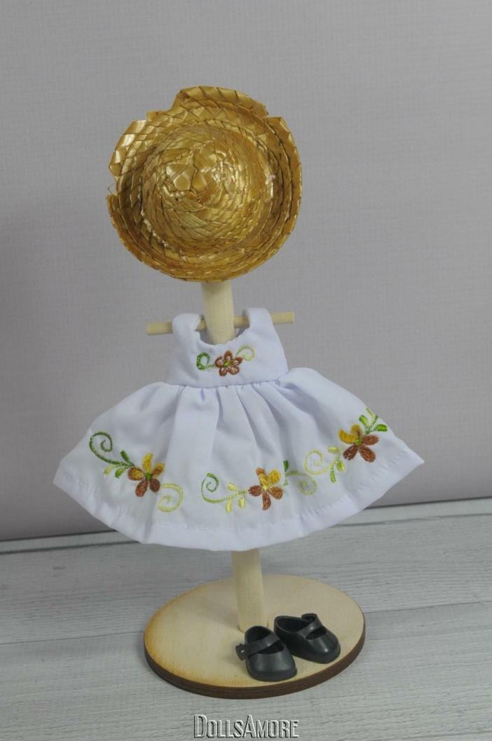WOODEN DOLL CLOTHING & HAT DISPLAY STAND SMALL