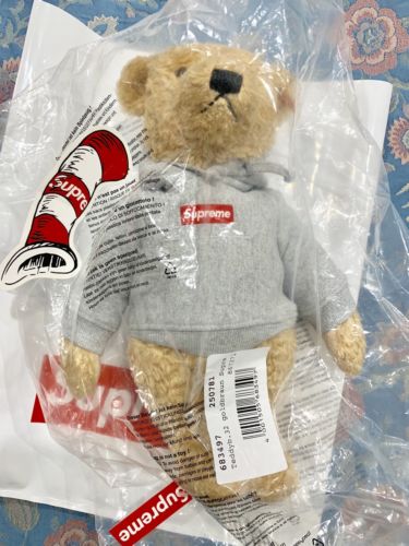 Supreme Teddy Bear Fw18 (IN HAND) Comes With Cat In The Hat Sticker