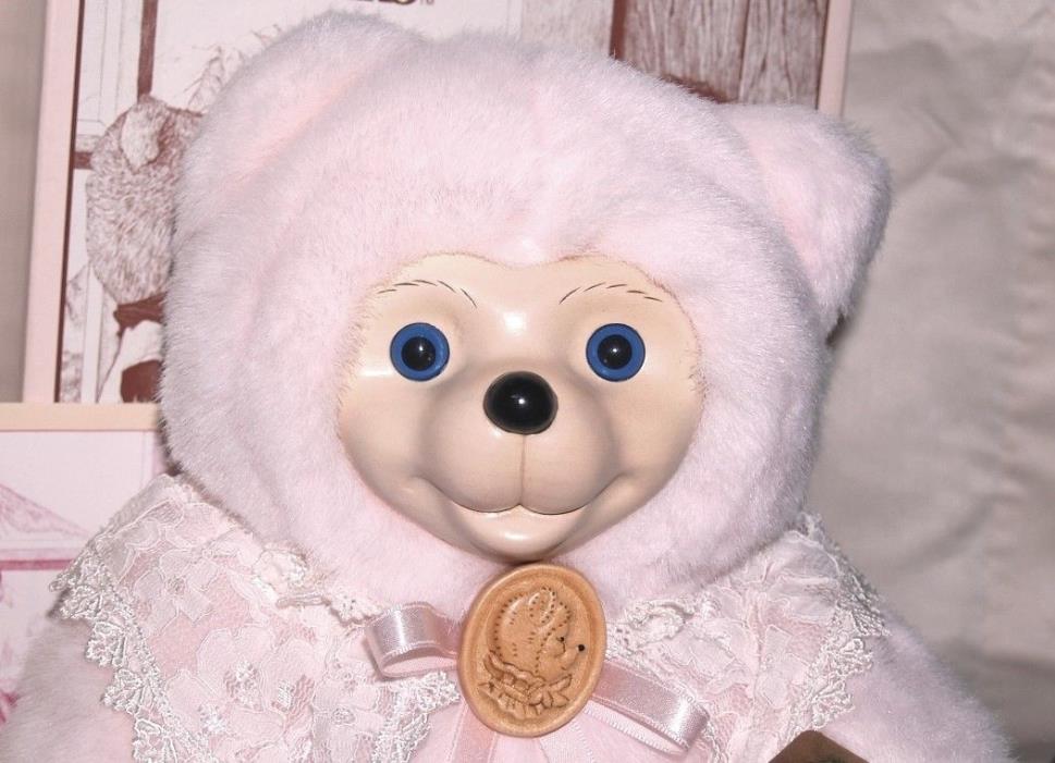 Vtg NEW 1995 RAIKES ORIGINAL CAMEO Pin Pink TEDDY BEAR Figurine w/ COA Necklace