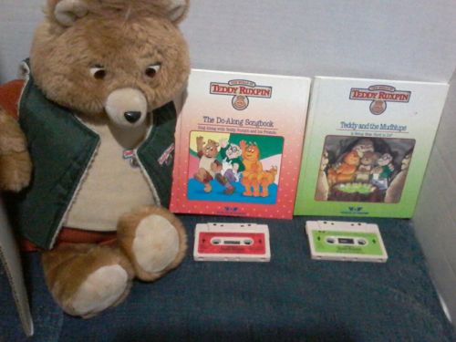 Original 1985 Teddy Ruxpin Animated Bear Doll With 2 Cassette and Books 20