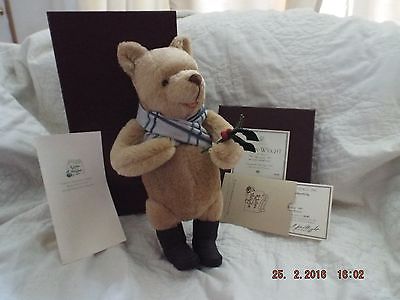 R John Wright Holiday Winnie-The-Pooh 645/1000 issued 11/6/97