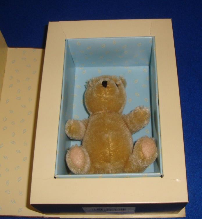 Classic Winnie The Pooh Disney Gund Collectible Pooh Bear in Book Gift Box NEW